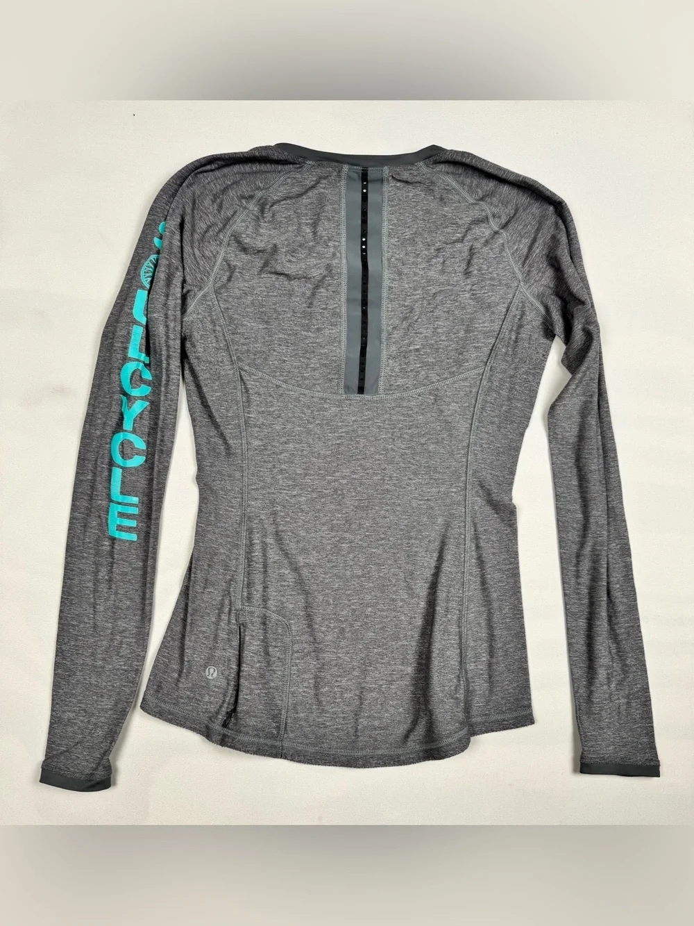 Lululemon Pace Pusher Long Sleeve Shirt Gray Mesh Women’s 6 Soulcycle Logo